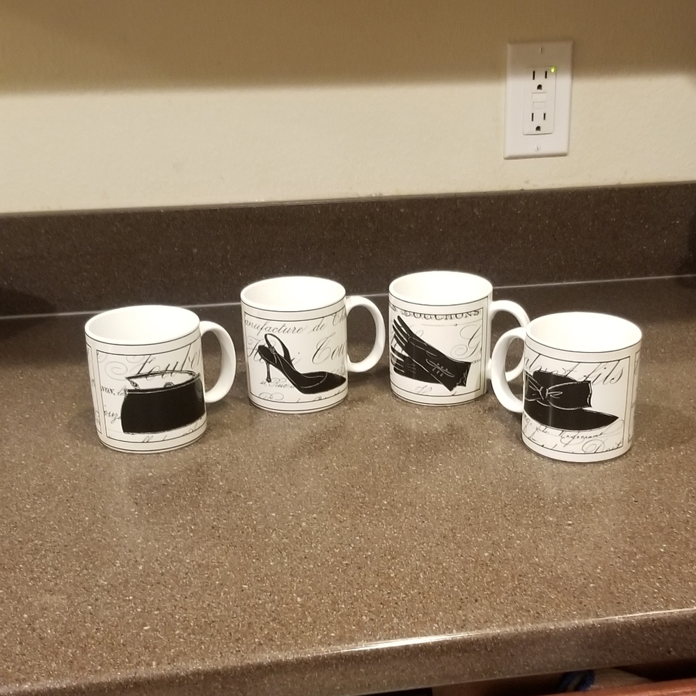 Set of 4 The Sakura Table Tres Chic Mugs